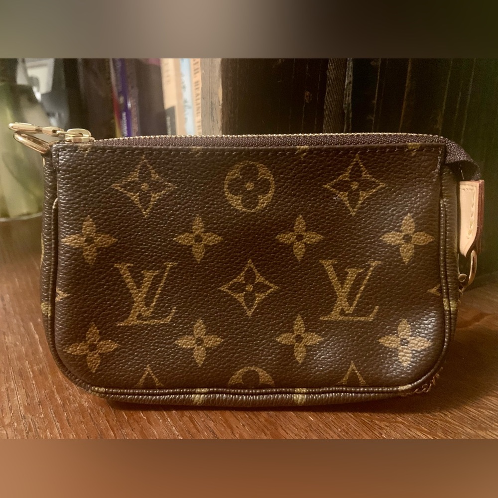 Louis Vuitton LV Mini Pochette Accessories